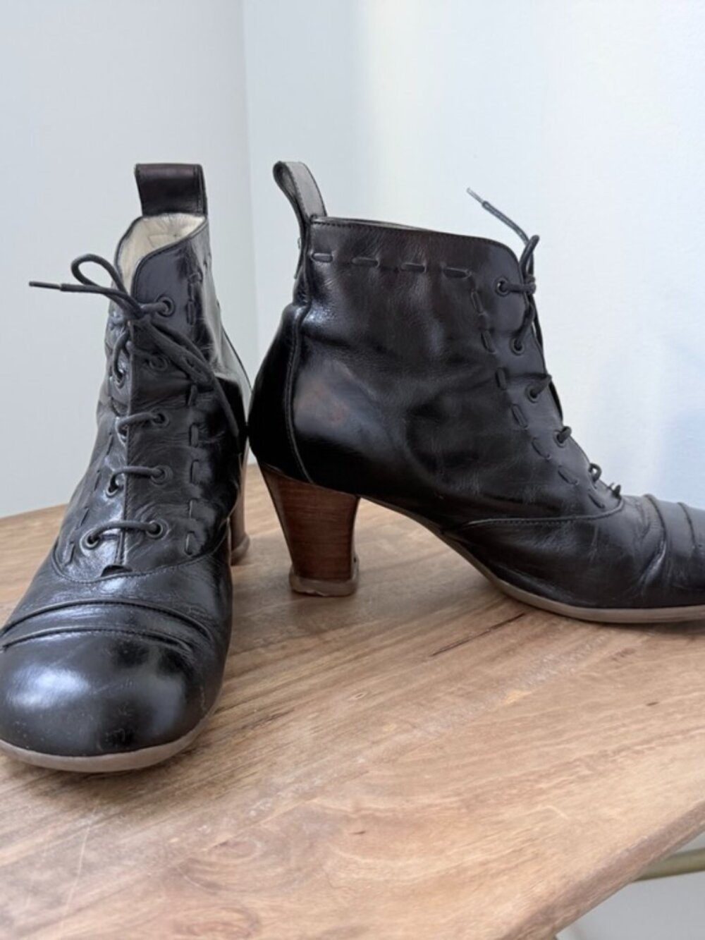 JOHN FLUEVOG Black Leather Operetta Bordoni Hey Minstrel Ankle Boots 9